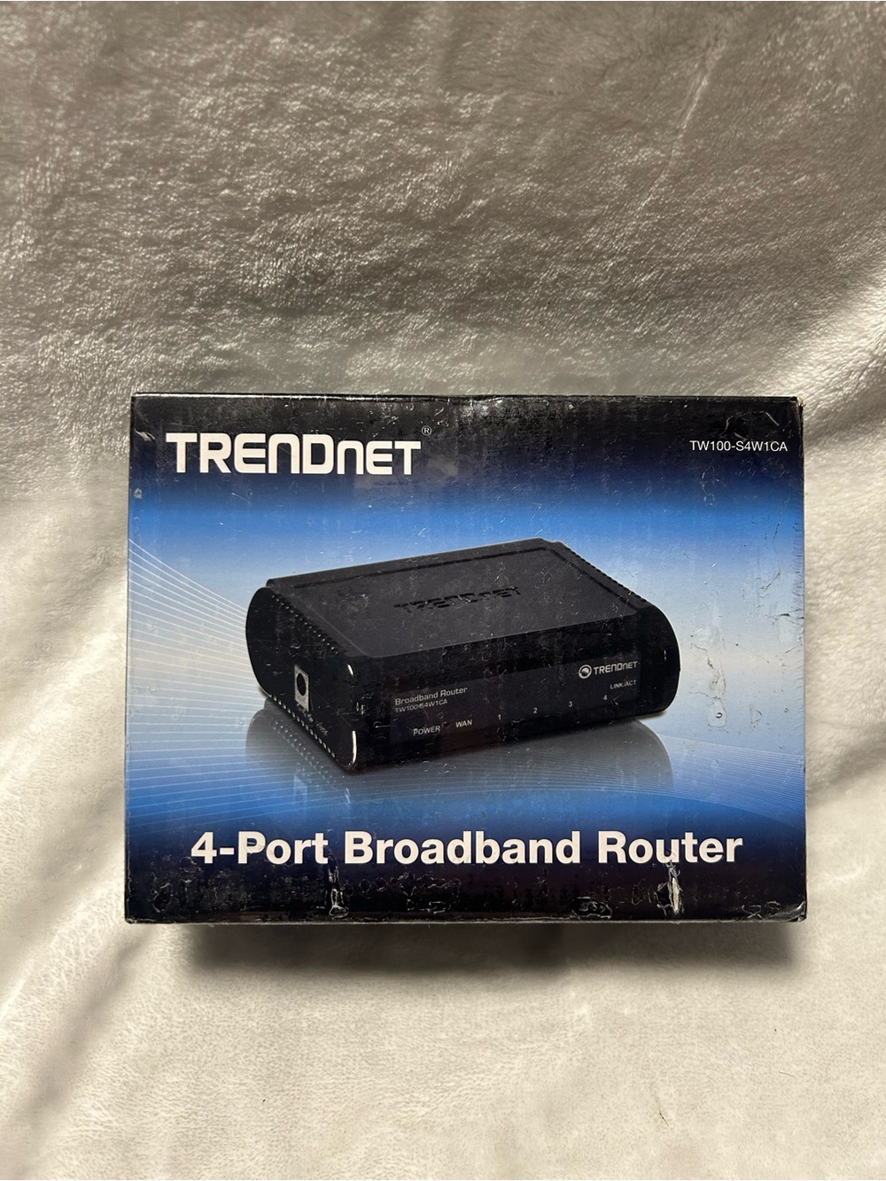 TRENDnet 4 Port Broadband Router Model TW100-S4W1CA 10/100Mbps